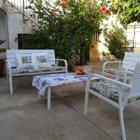 Dom wakacyjny Casale Hibiscus Santa Maria Del Focallo